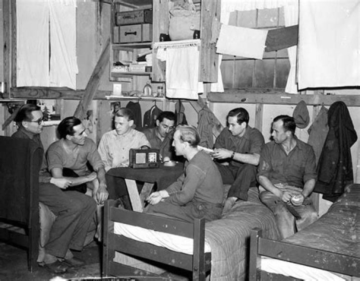 How were the prisoners of war in ww2 treated?