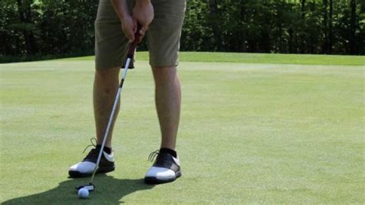 Is a narrow golf stance better?