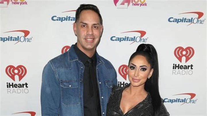 Is Angelina and Chris still married?