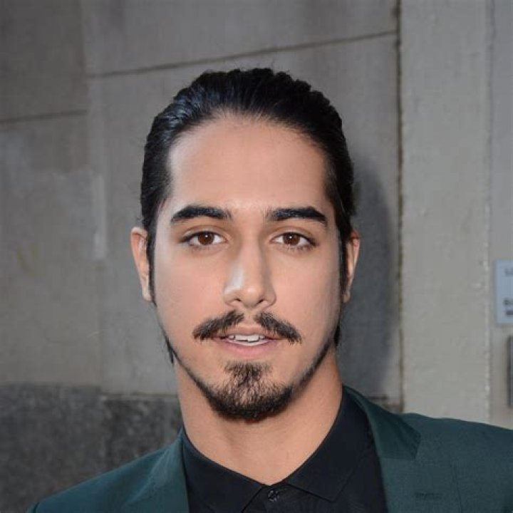 Is Avan Jogia in Aladdin?