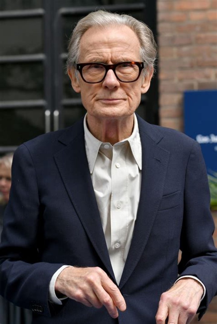 Is Bill Nighy missing fingers?