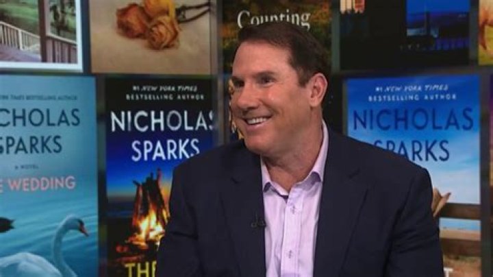 Is Colleen Hoover like Nicholas Sparks?