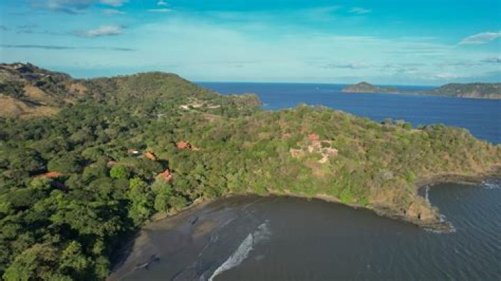 Is Costa Rica or Mexico safer?