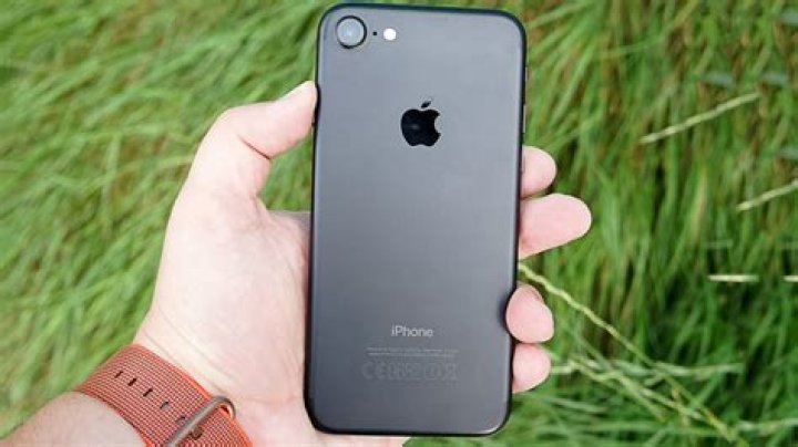 Is iPhone 7 discontinued?