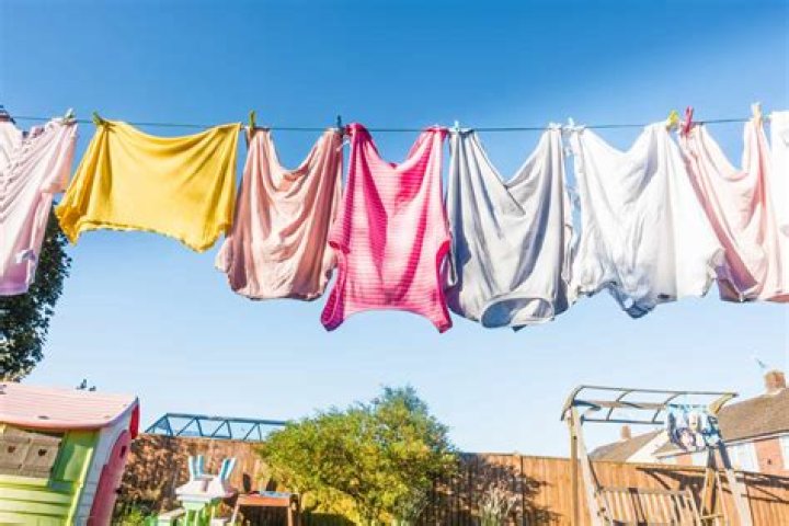 Is it bad to dry washing in bedroom?