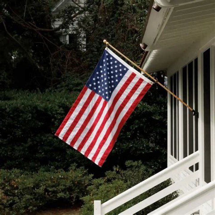 Is it disrespectful to hang a flag vertically?
