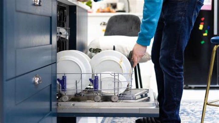 Is it OK to leave clean dishes in dishwasher overnight?
