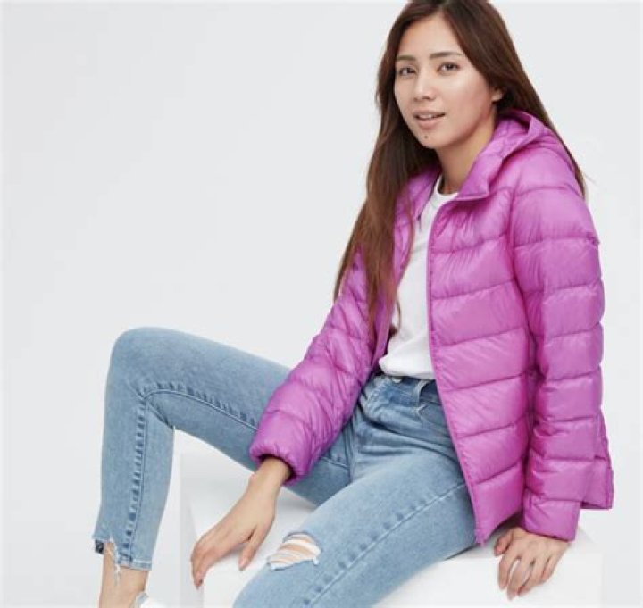 Is it OK to wear pink to an interview?