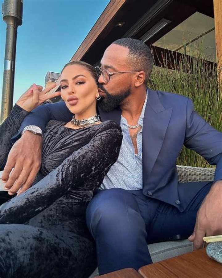 Is Jordan dating Laurel?