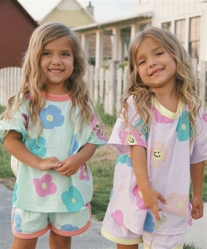 Is Nelle and Willow twins?