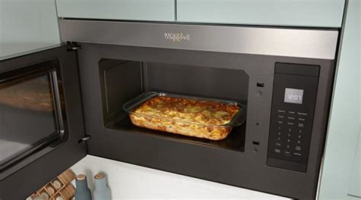 Is oatmeal better on stove or microwave?