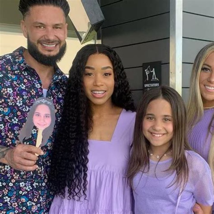 Is Pauly D involved in his daughter's life?