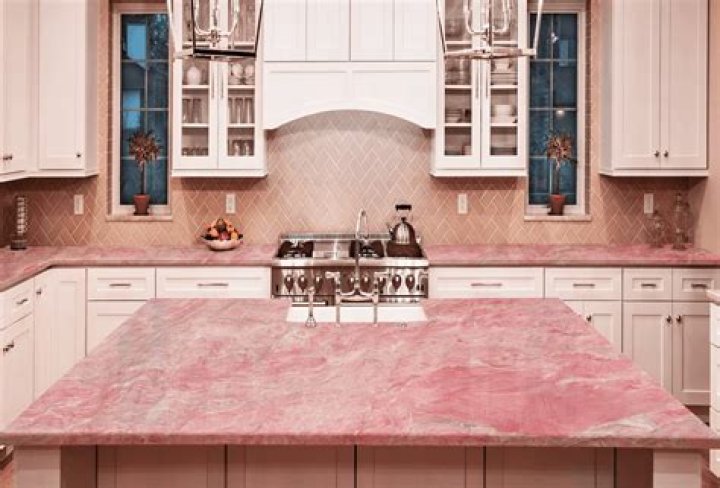 Is pink and rose quartz the same?