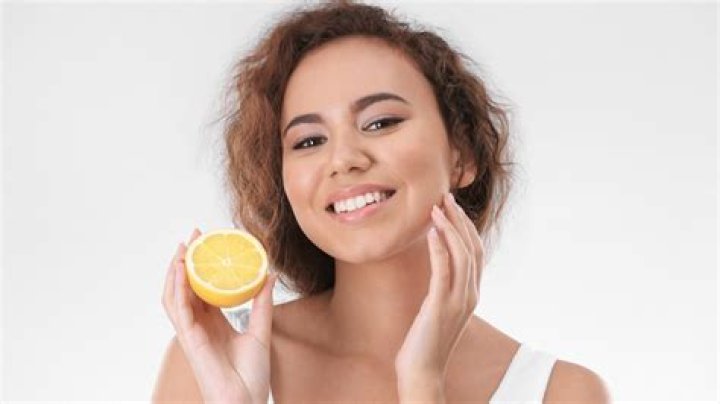 Is rubbing lemon on your face good?