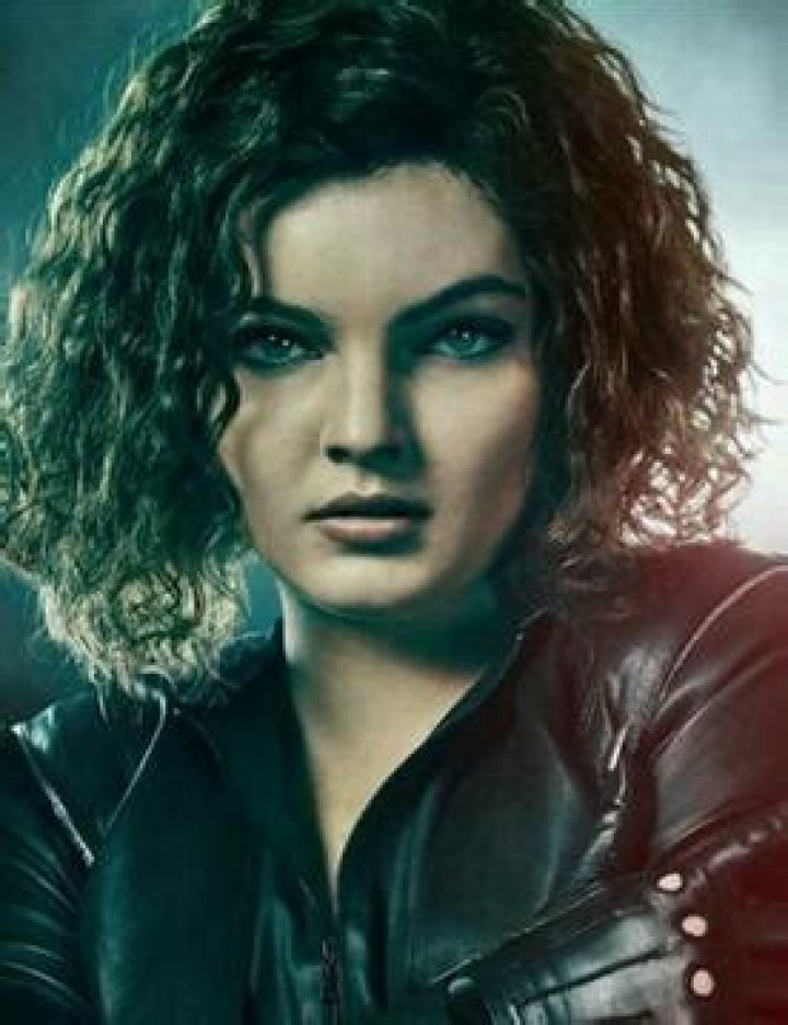 Is Selina Kyle in Titans?