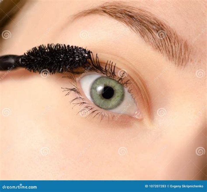 Is there a mascara that dyes your eyelashes?