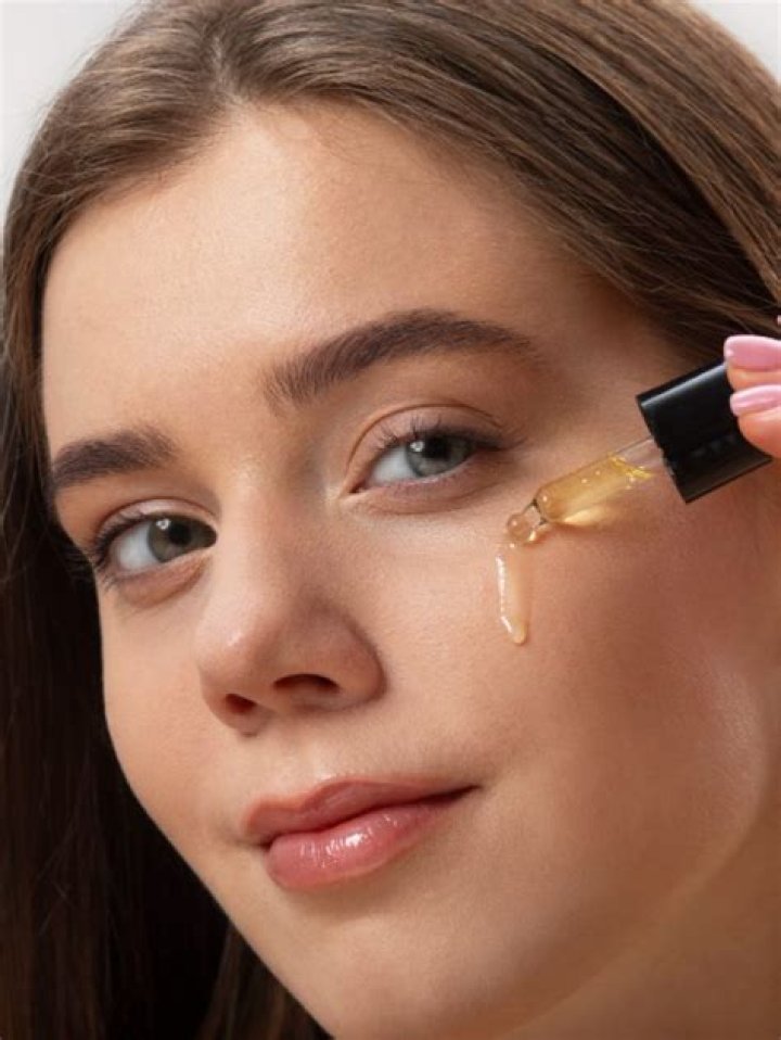 Is vitamin E oil good for face?