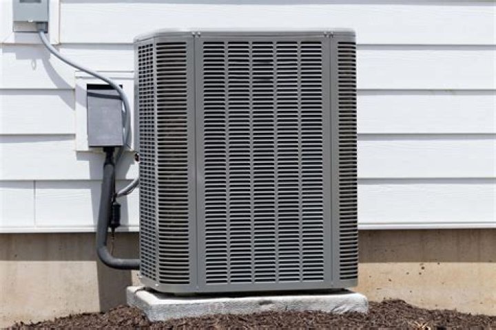 Should AC outdoor unit be lower than indoor unit?