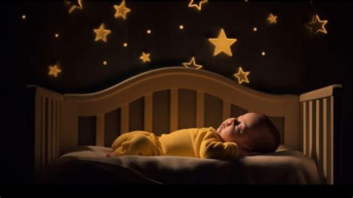 Should babies sleep in the dark or with a night light?