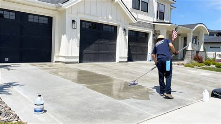 Should concrete be sealed after pressure washing?