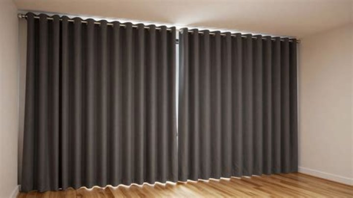 Should curtains go to ceiling?