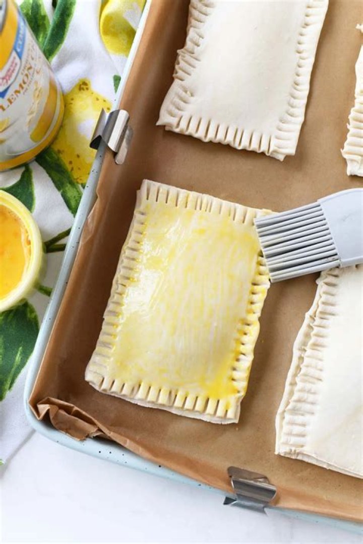 Should I egg wash filo pastry?