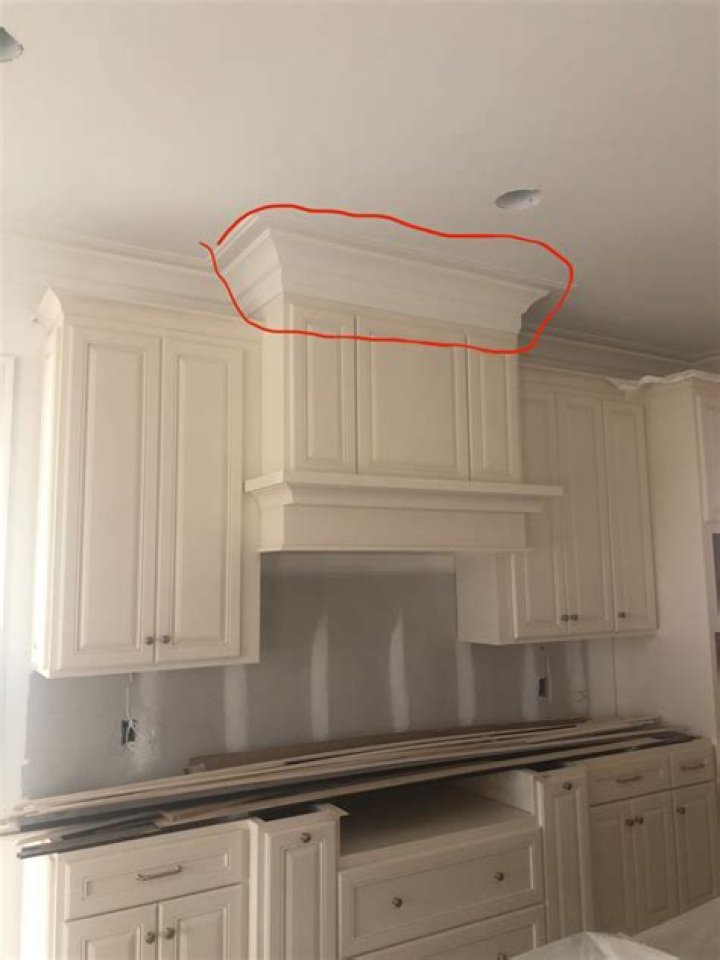 Should kitchen cabinets have crown molding?