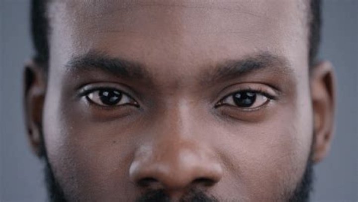 Should you look straight at camera?