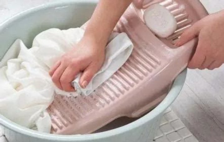 Should you soak clothes before washing?