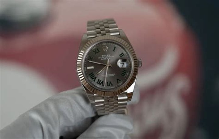 Should you wind your Rolex everyday?