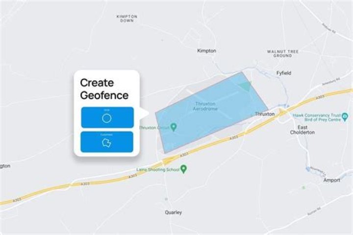 What are geofence alerts?