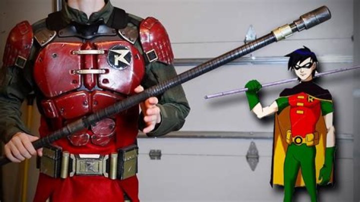 What are Robin's weapons?