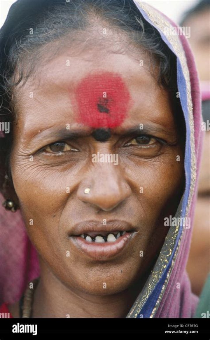 What are the dots on Indian forehead made of?