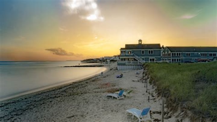 What celebs live on Nantucket?