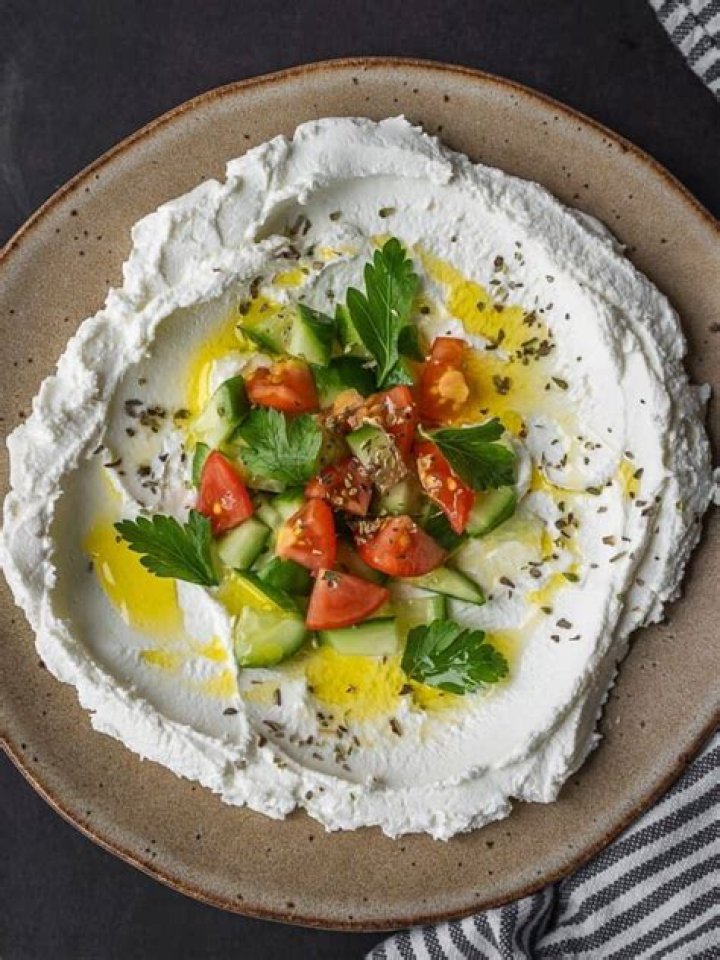 What cheese is similar to labneh?