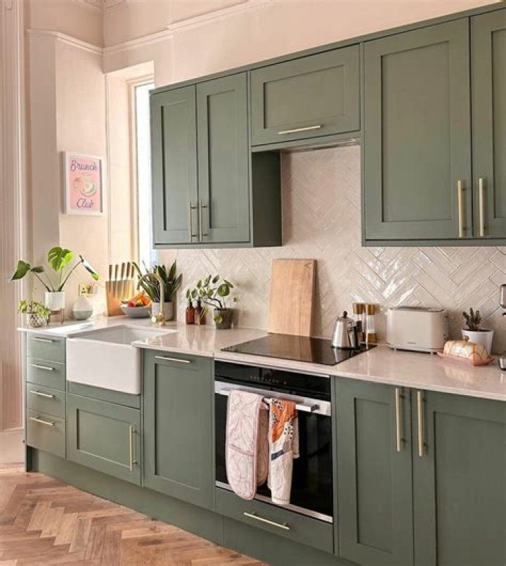 What colour cupboards go with GREY walls?