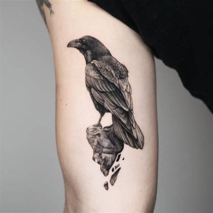 What crow tattoos mean?