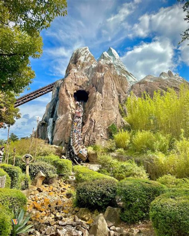 What degree drop is Expedition Everest?