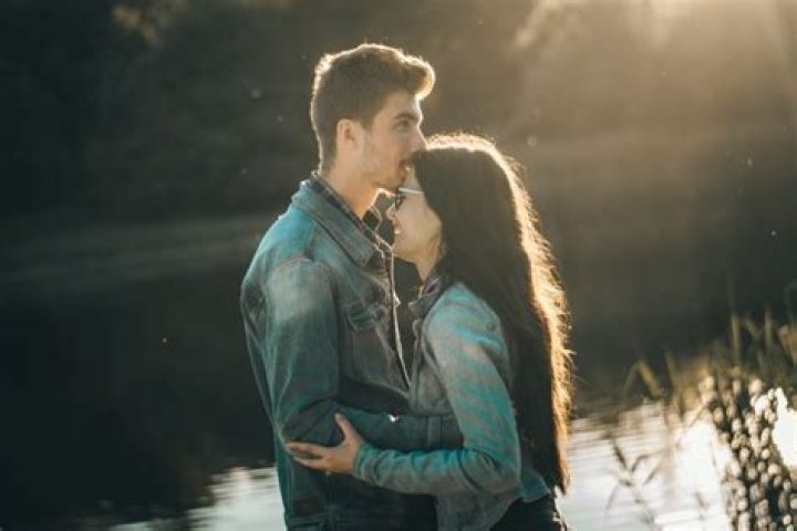 What does it mean when a guy smells your hair when you hug?