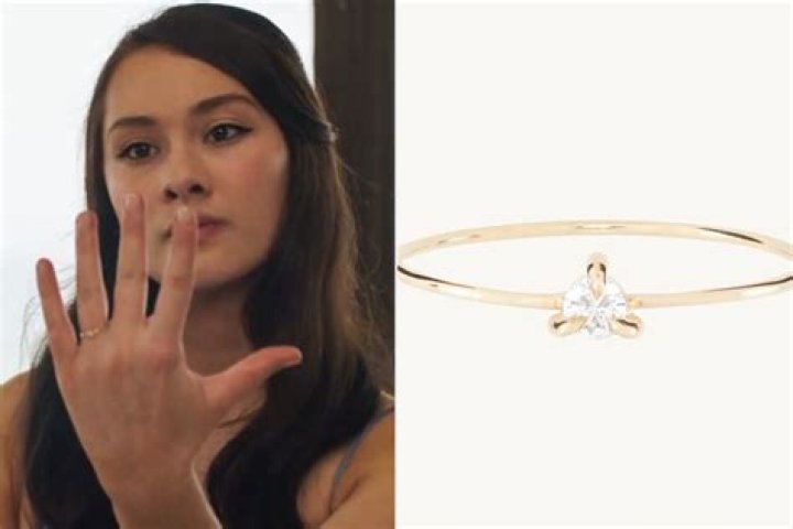 What does it mean when a woman takes off her engagement ring?