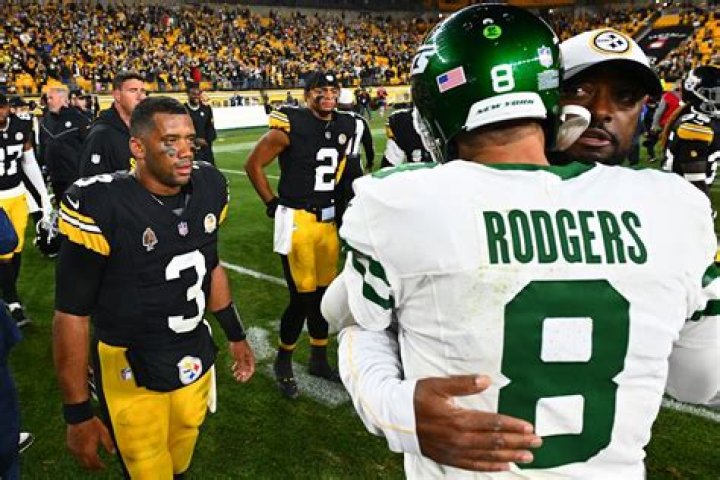 What does it mean when Aaron Rodgers says 319?