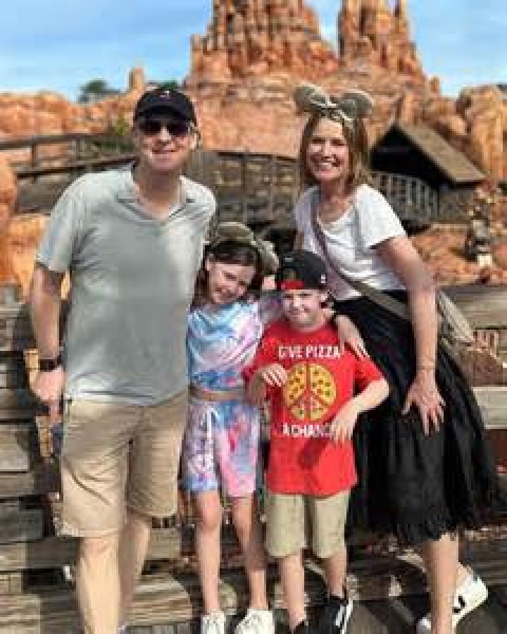 What does Savannah James do for work?