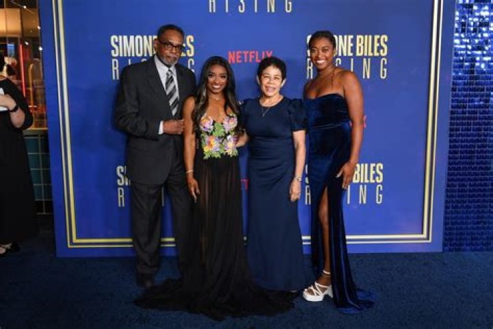 What does Simone Biles siblings do?
