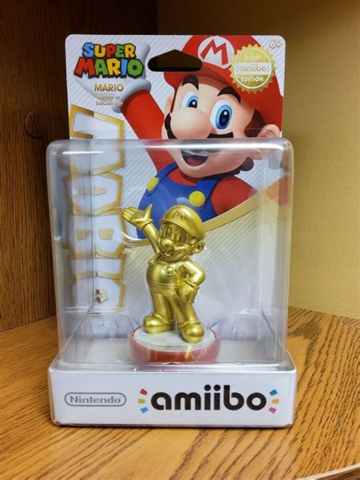 What does the gold Mario amiibo do?