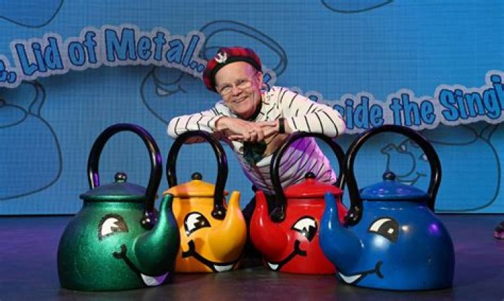 What does the singing of the tree indicate?