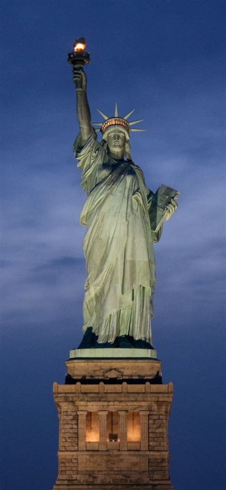 What does the Statue of perfection do in Stardew Valley?