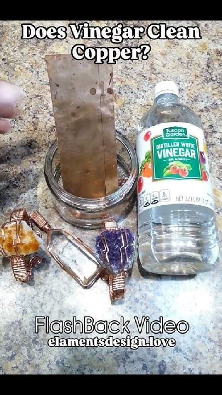 What does vinegar do to copper?