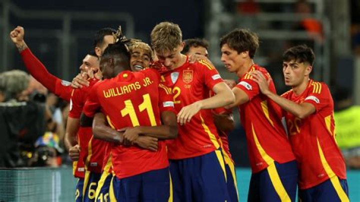 What football team does Mark Strong support?