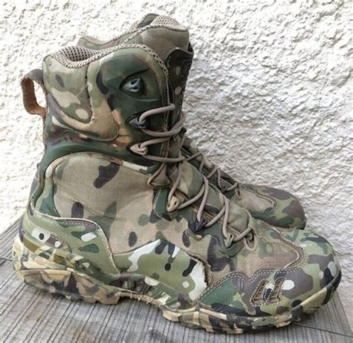 What footwear do special forces wear?