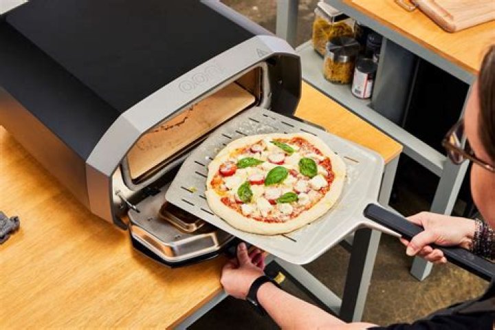 What fuel do pizza ovens use?
